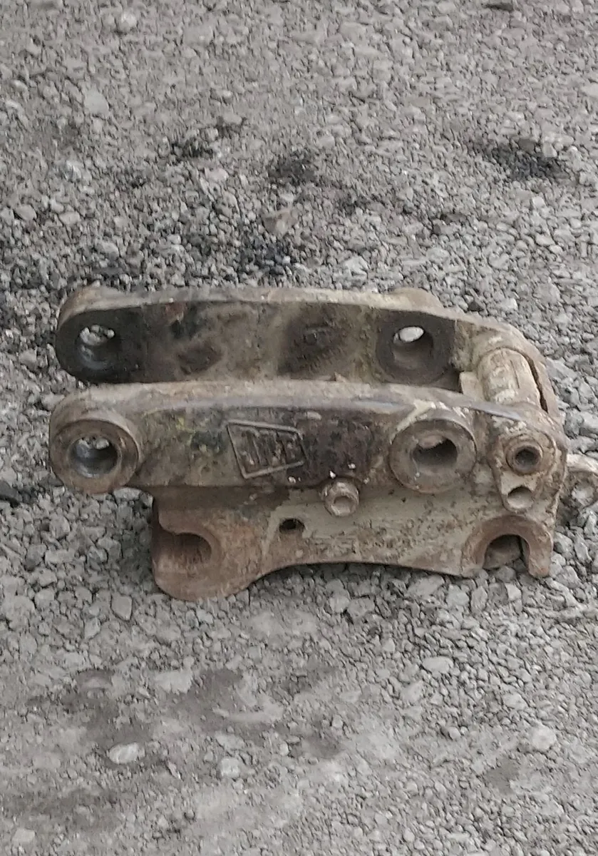 JCB SEMI QUICK HITCH 45mm pin - Image 2