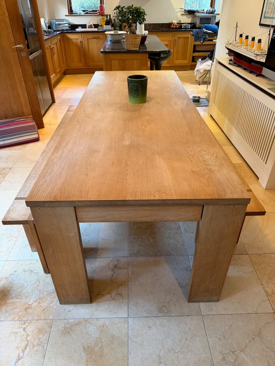 Conran solid oak table and benches - Image 3