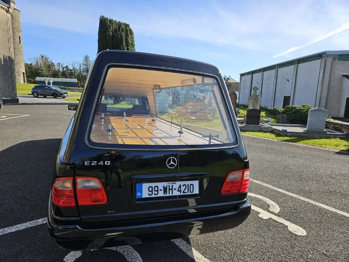 Mercedes-Benz E-Class 1999 - Image 2