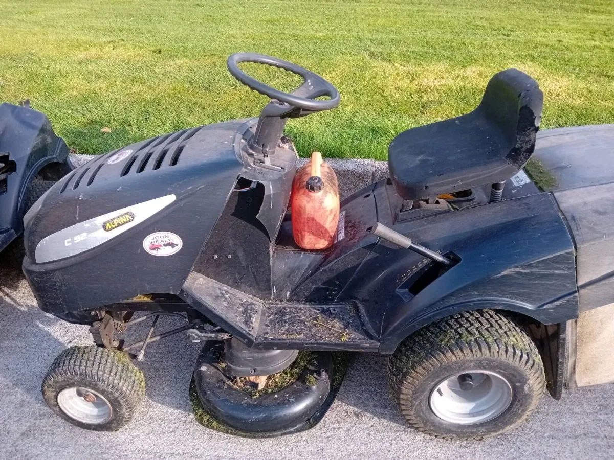 Ride on lawnmower - Image 1