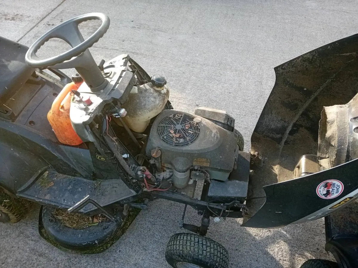 Ride on lawnmower - Image 2