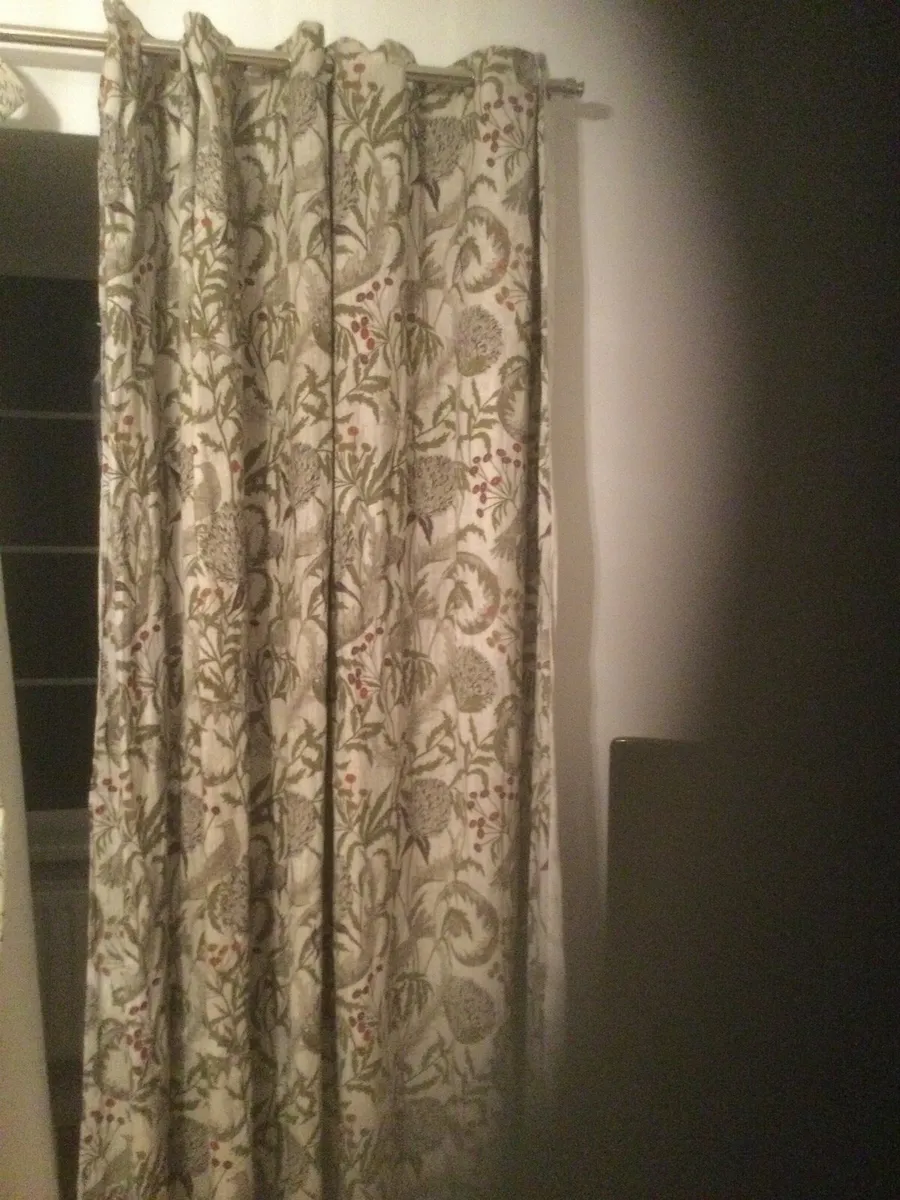 Curtains - Image 2
