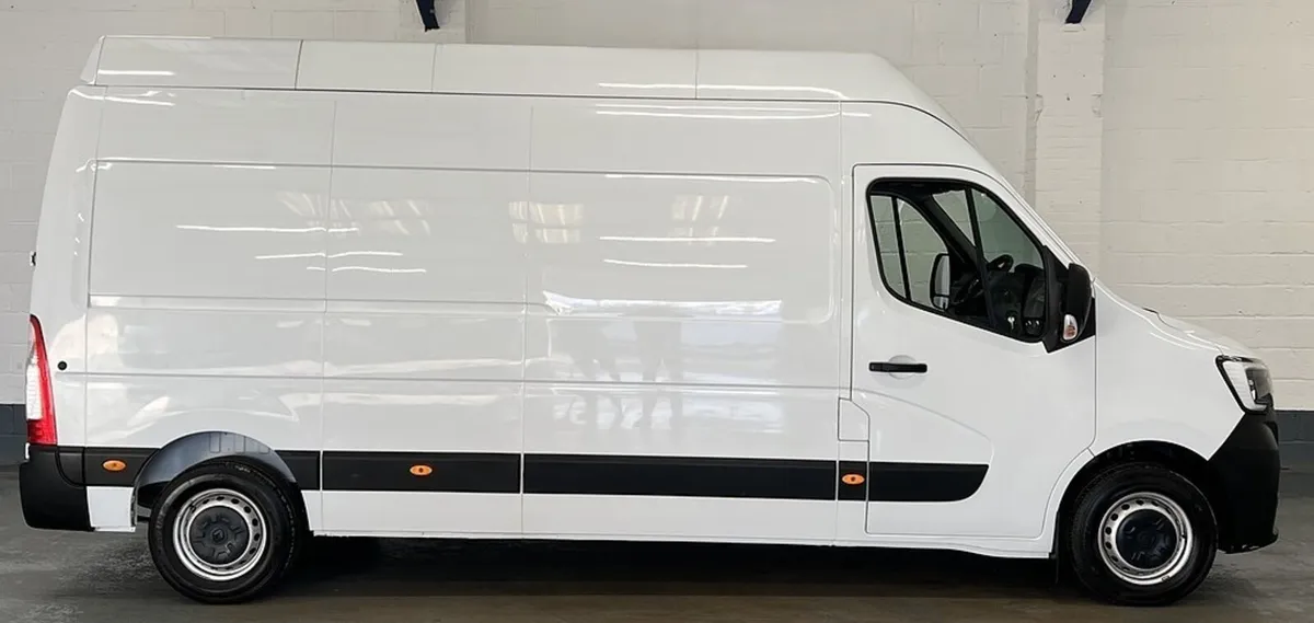 2023 Renault Master High Roof Panel Van - Image 2