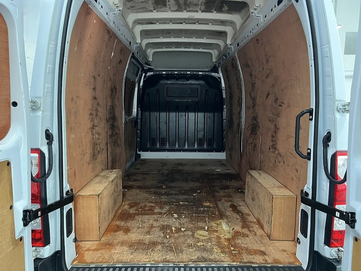 2023 Renault Master High Roof Panel Van - Image 4