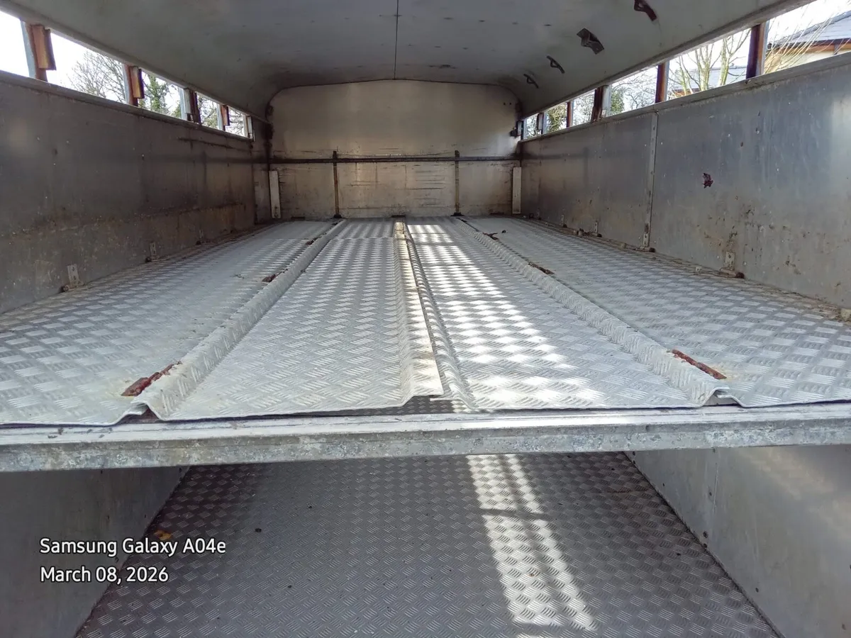 Ifor Williams 14ft x 6ft Tri-Axle Cattle Trailer - Image 2