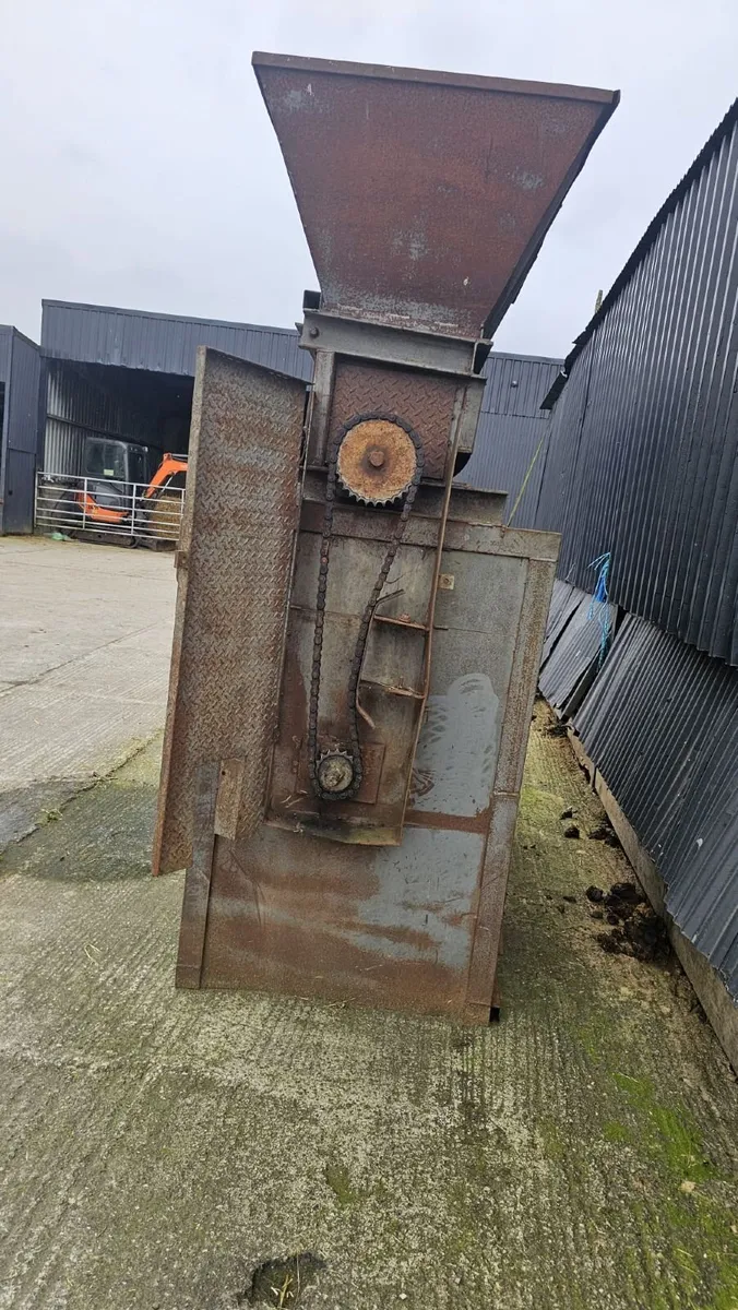 Free standing beet pulper and elevator for sale - Image 1