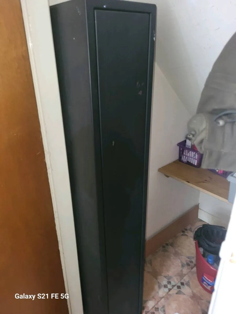 Gun safe - Image 1