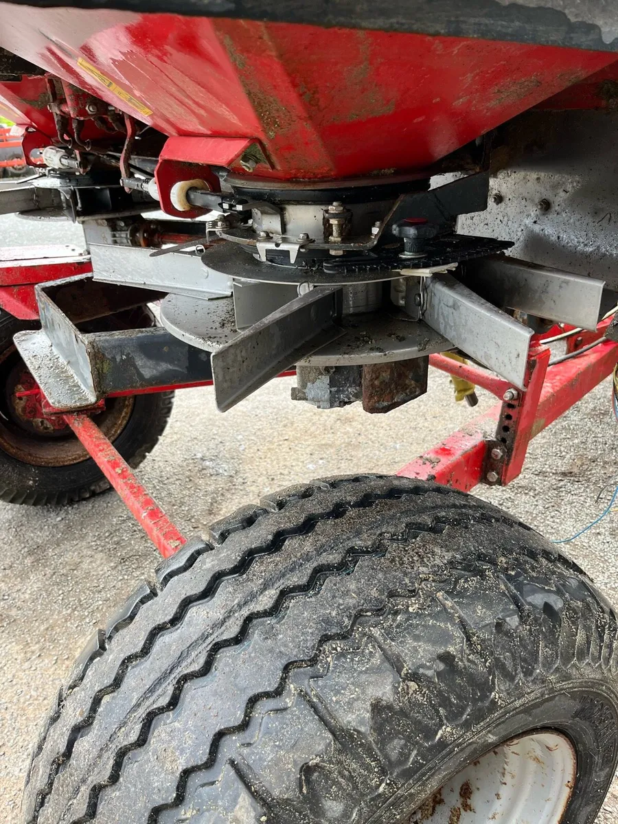 Fertiliser spreader - Image 3