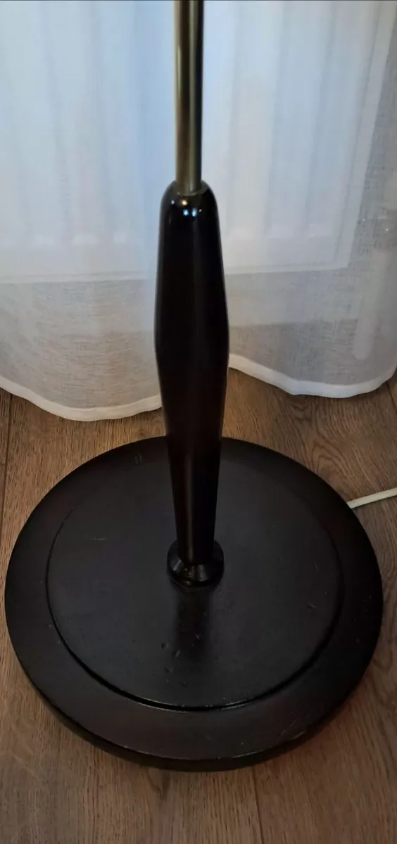 MCM oak and brass floor lamp - Image 4