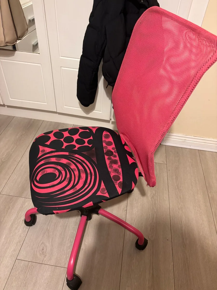 Desk chair