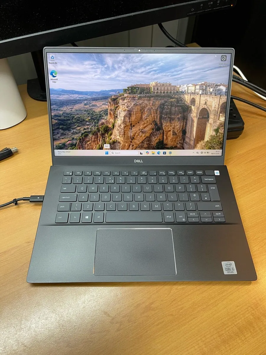 Dell laptop i5 pro 10gen 8/256 Windows 11 pro - Image 1