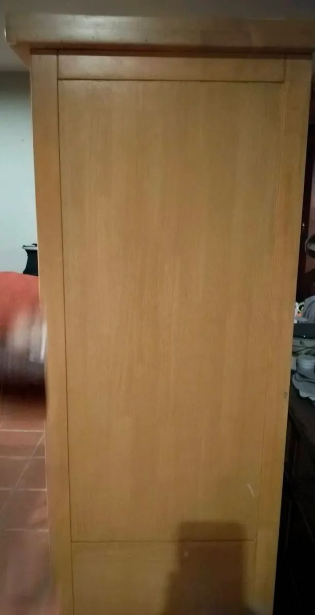 Beautiful Cabinet,solid timber with glass front an - Image 4