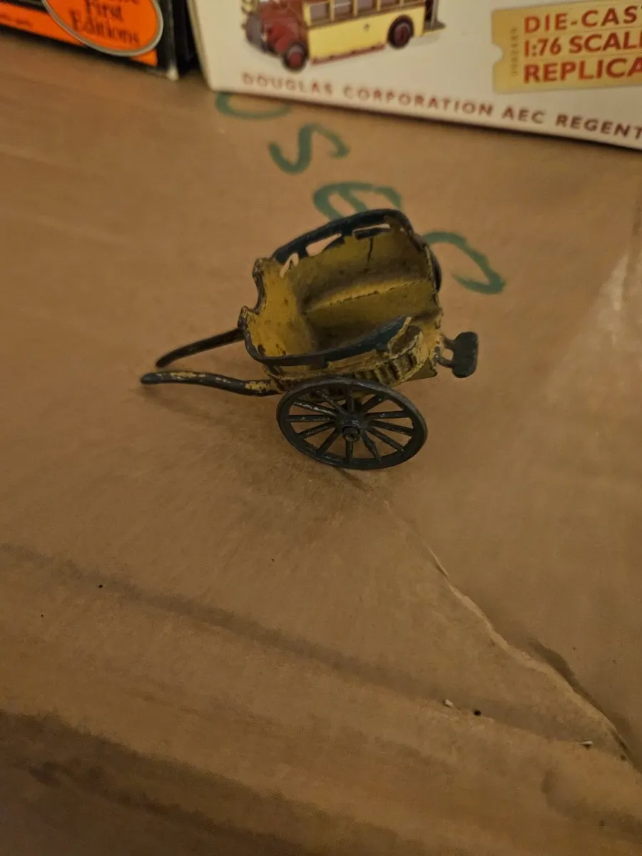 Vintage Metal Pony and Trap - Image 1