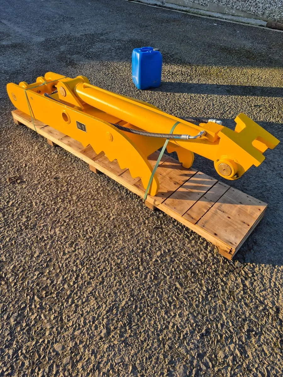 Digger thumb 15-22 ton digger - Image 1