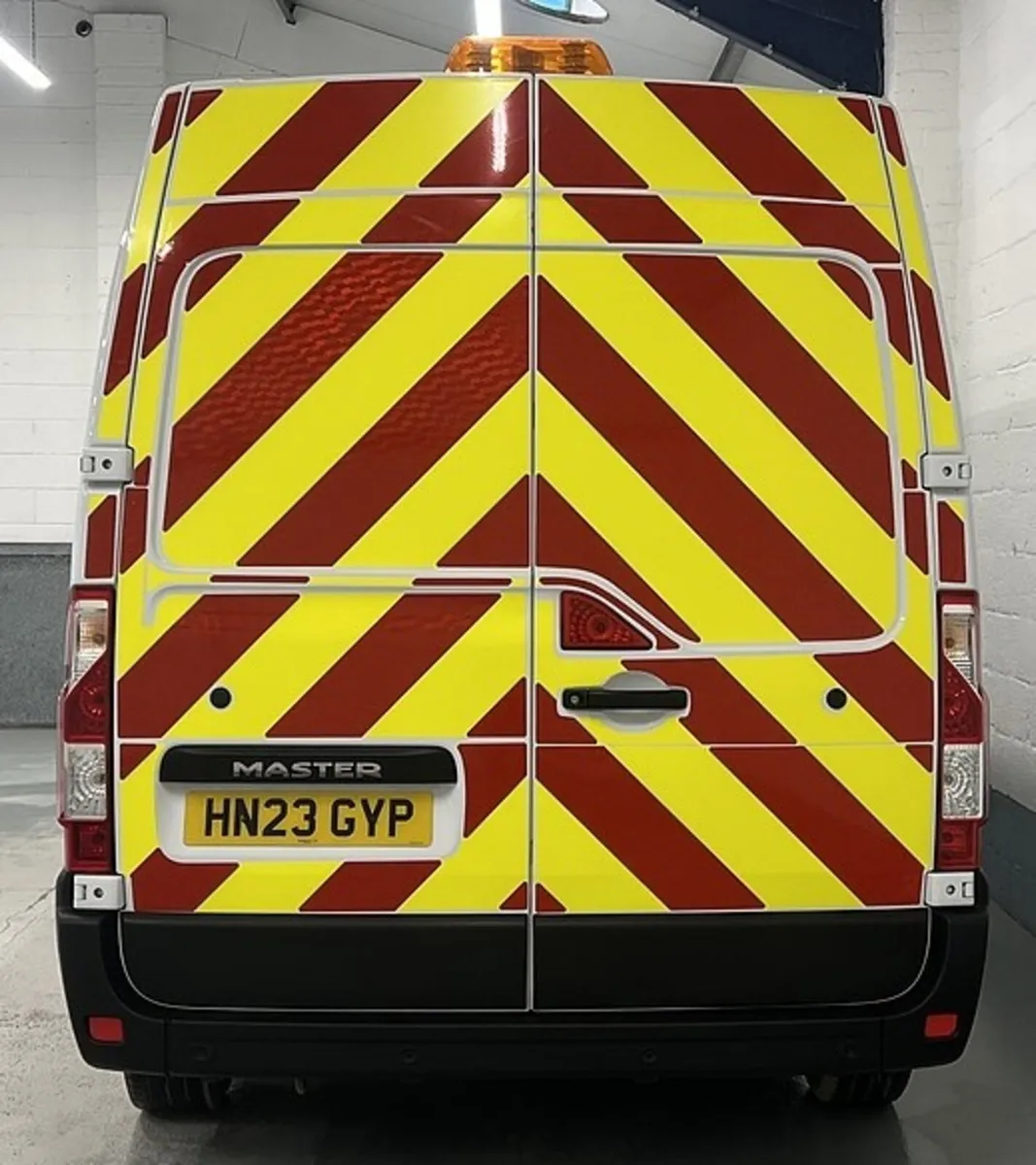 2023 Renault Master Medium Roof Panel Van - Image 2