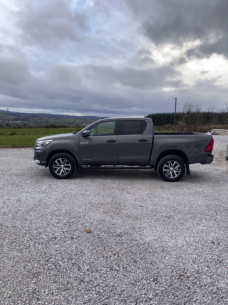 Toyota Hilux 2020 invincible x - Image 3