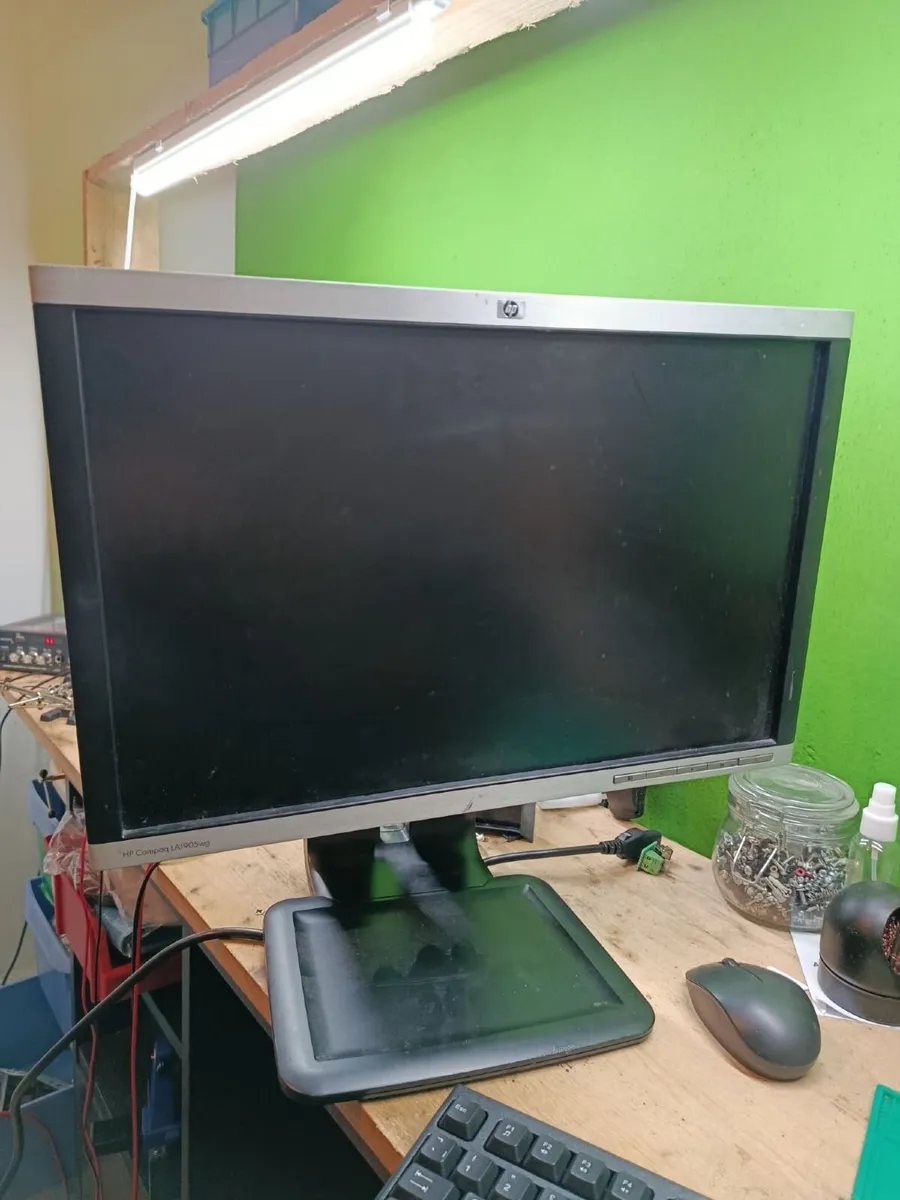 HP Monitor - Image 1