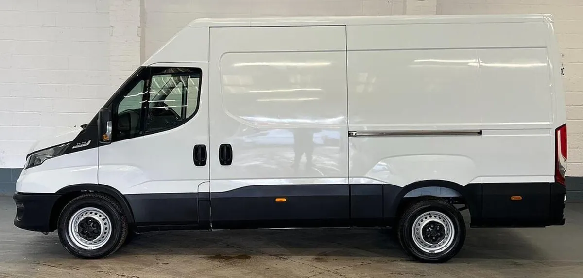 2022 Iveco Daily Panel Van - Image 3