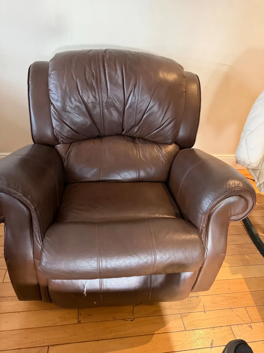 Suite of furniture/ Couch - Image 3