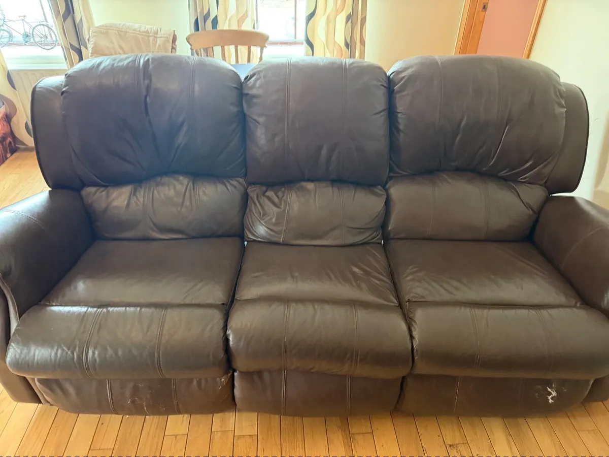 Suite of furniture/ Couch - Image 4