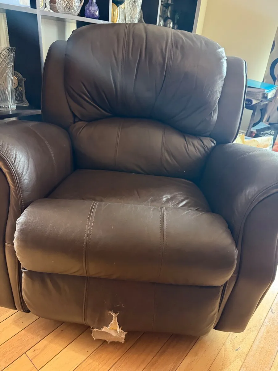 Suite of furniture/ Couch - Image 1