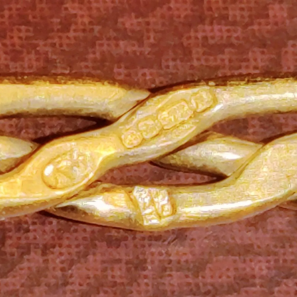 CELTIC KELLS, 9CT SOLID Gold 9"Wide 5.40g Bangle! - Image 3