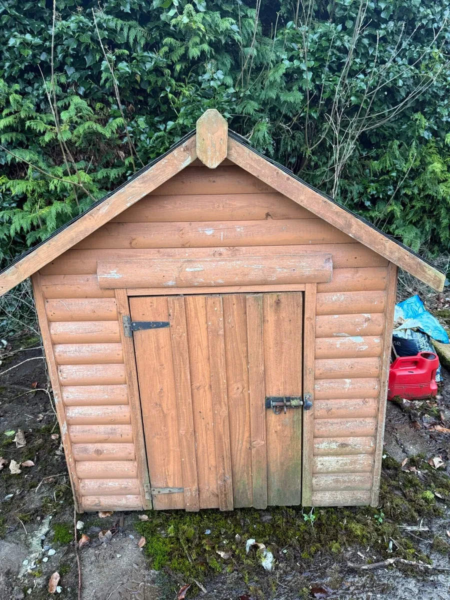 Large Timber Doghouse - Image 1