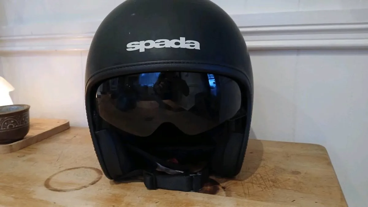 Motorbike Helmet - Image 3