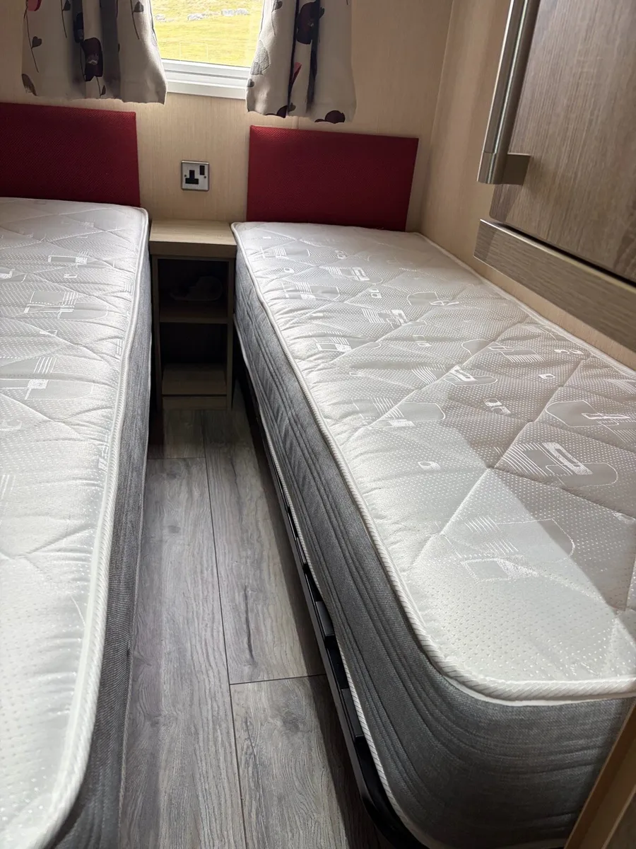 2 single beds for a mobile - Image 1