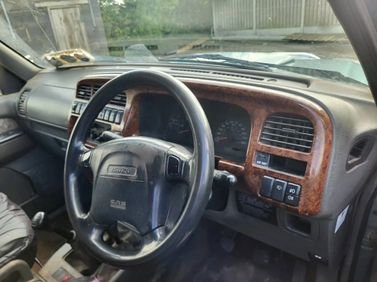 Isuzu Trooper - Image 4