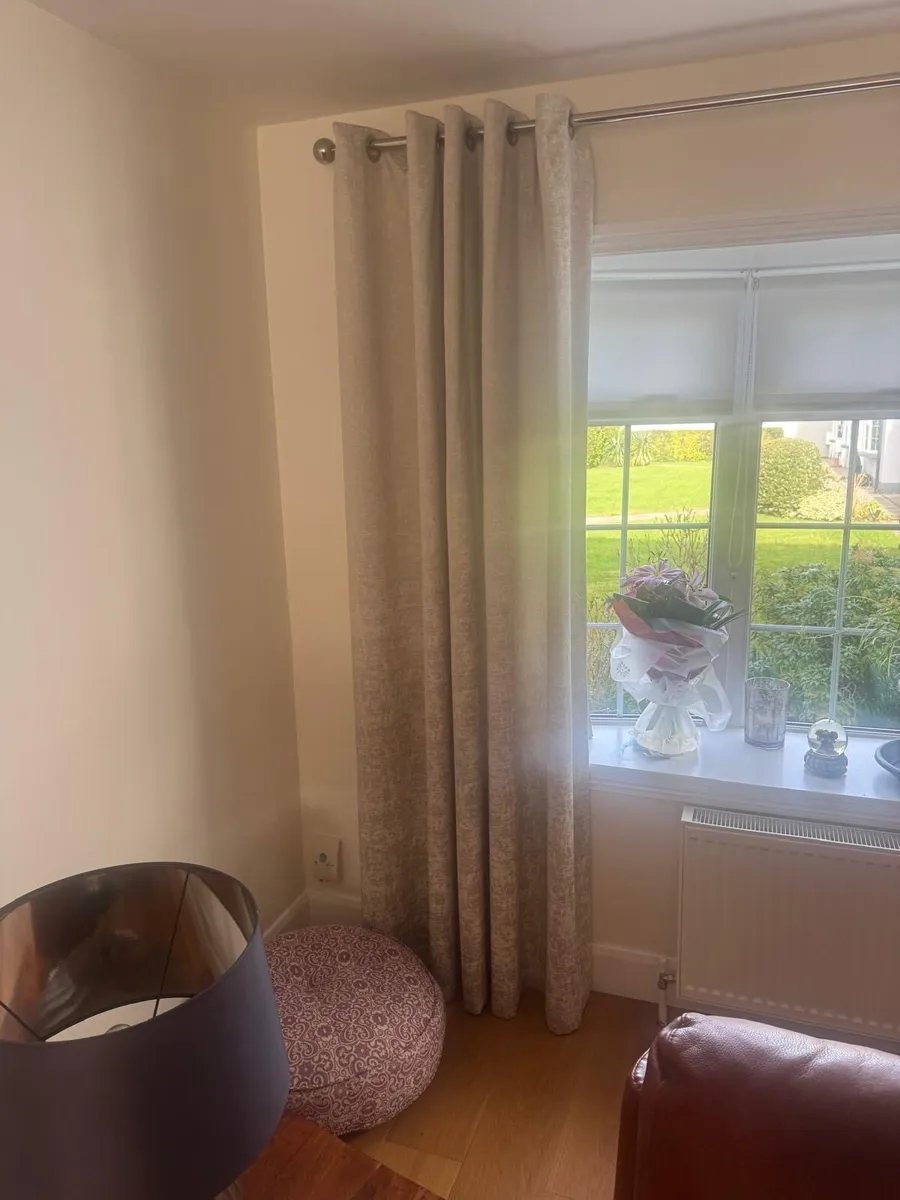 Curtains - Image 2