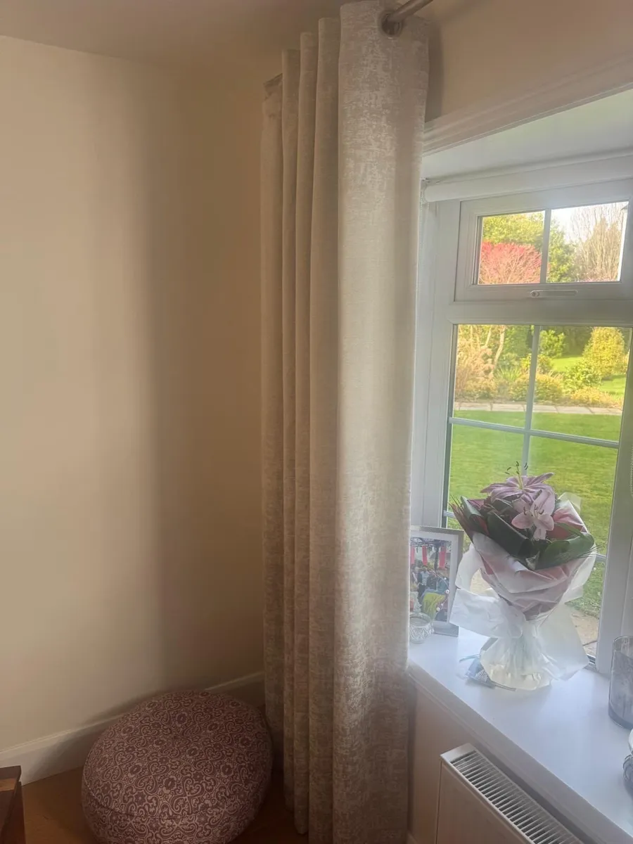 Curtains - Image 4