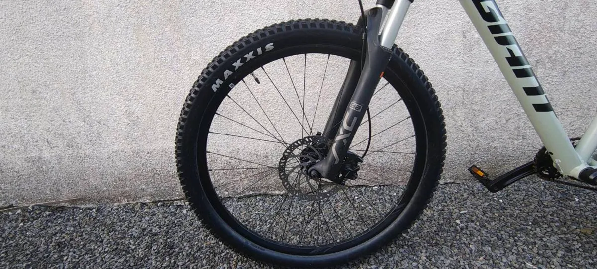 Giant Talon Mountain Bike - Image 2