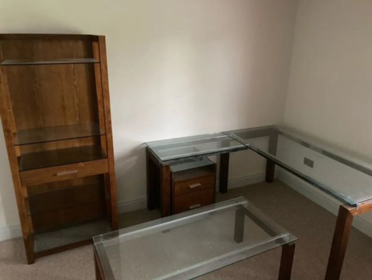 Office furniture - Image 1