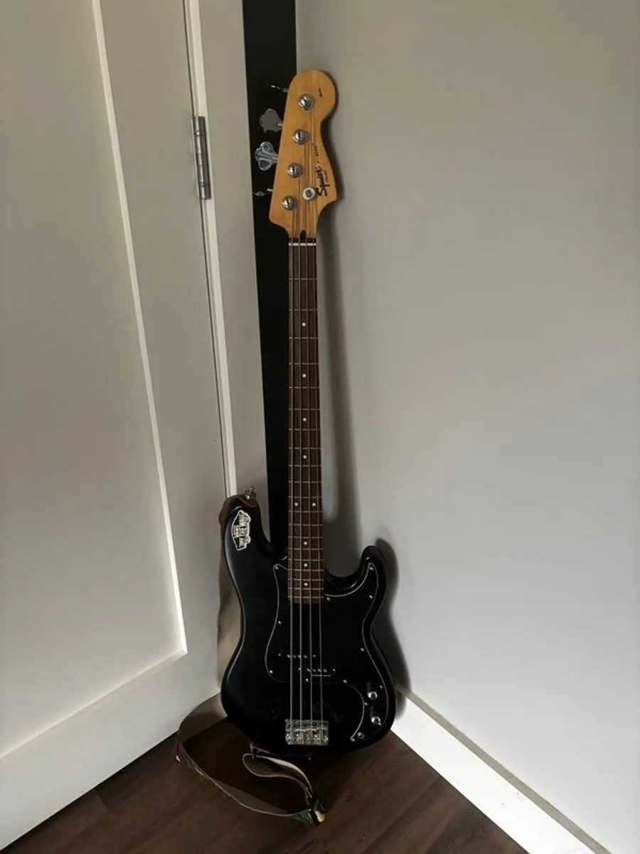 Squier Bass & Fender Amp - Image 2