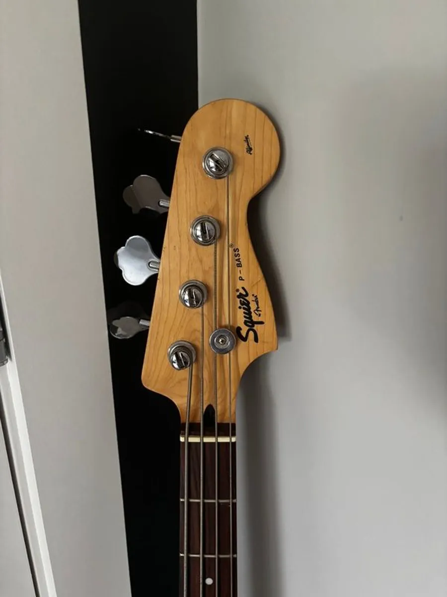 Squier Bass & Fender Amp - Image 4