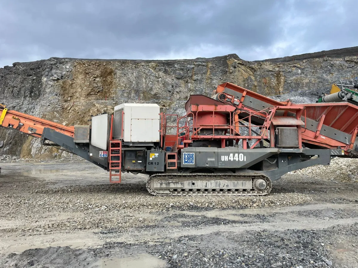 Sandvik uh440i cone crusher - Image 1