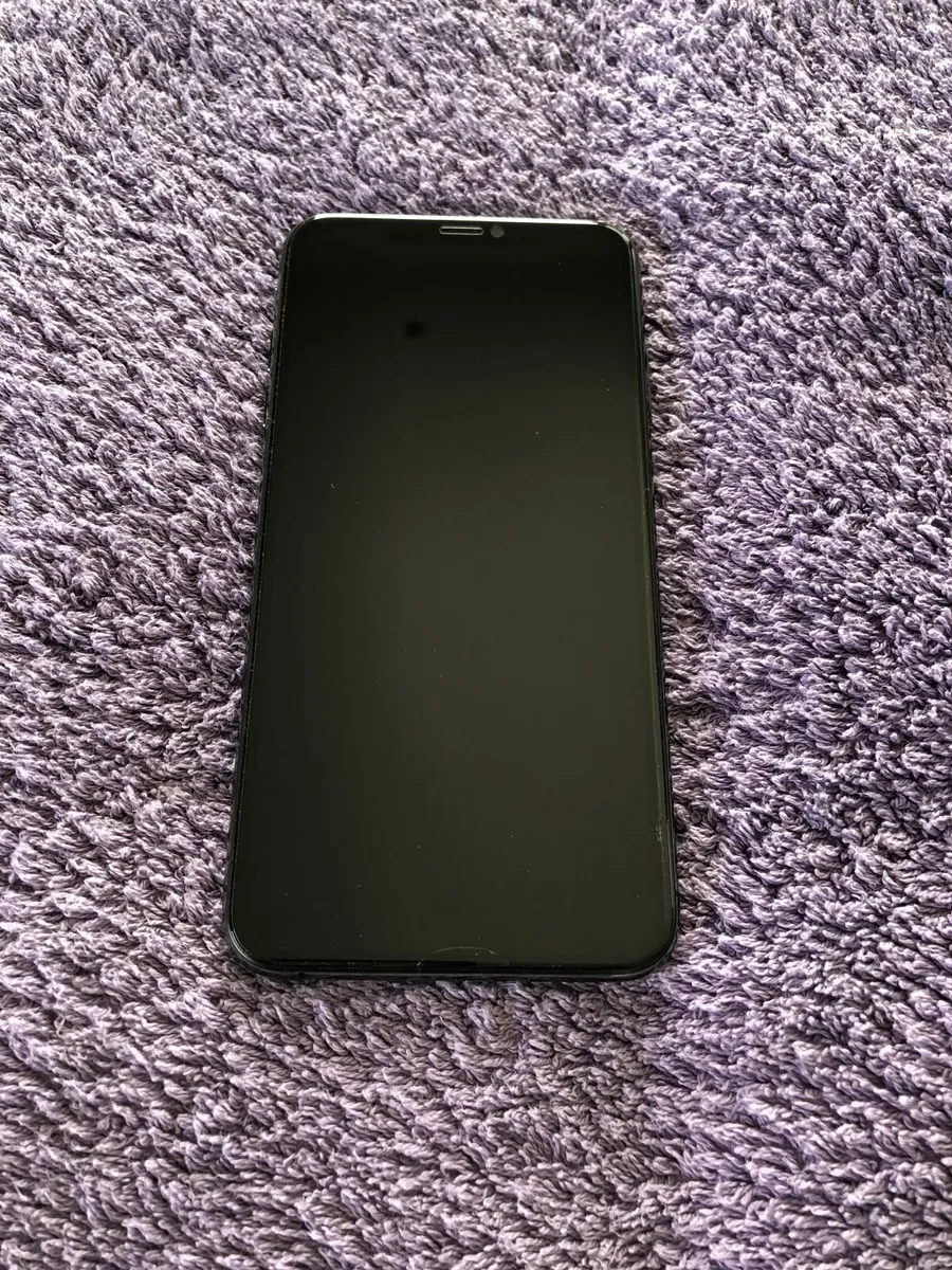 iPhone Xs Max Unlocked - Image 2