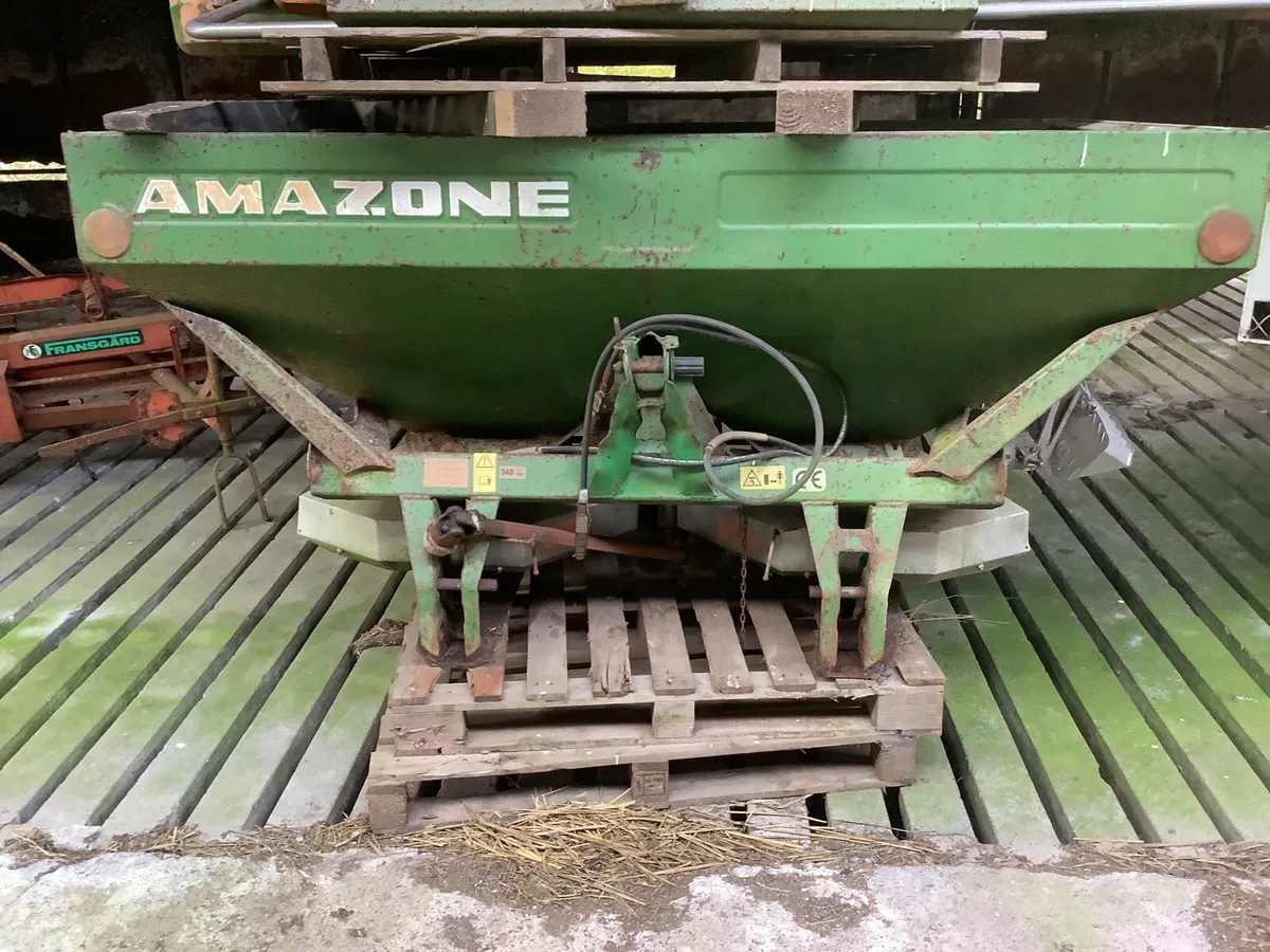 Amazon fertiliser spreader - Image 1