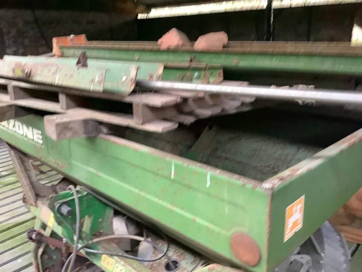 Amazon fertiliser spreader - Image 2