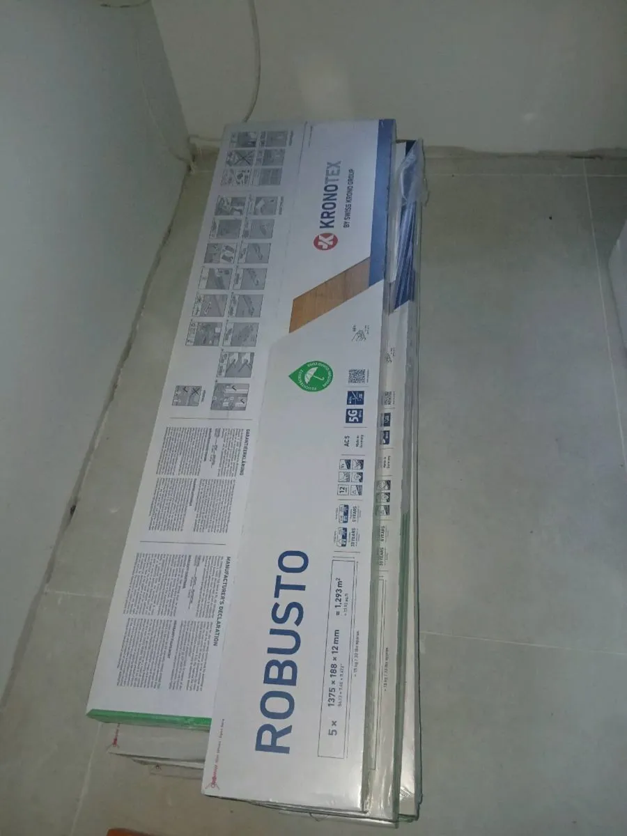 Laminate flooring 12mm - Image 1