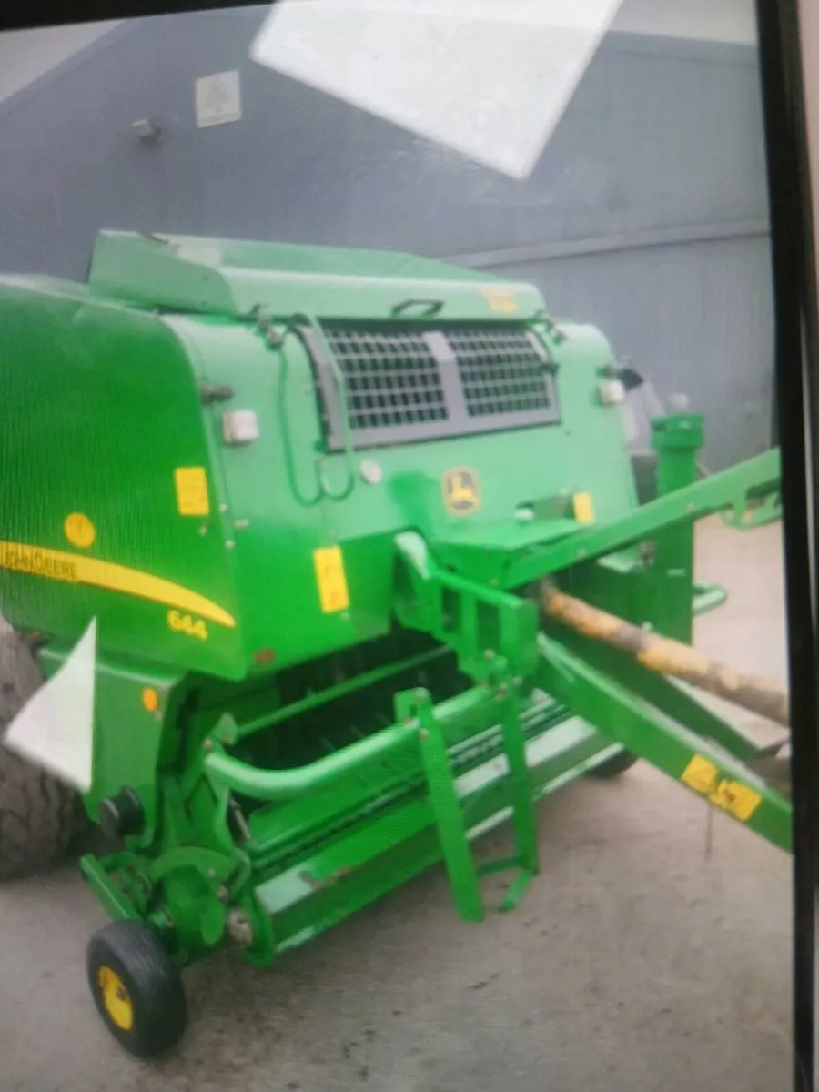 John Deere 644 Round Baler - Image 1