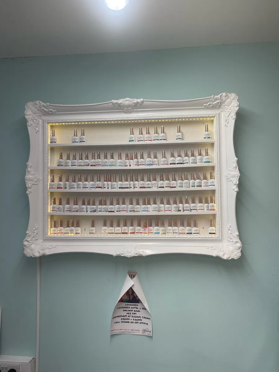 Nail polish shelves - Image 1