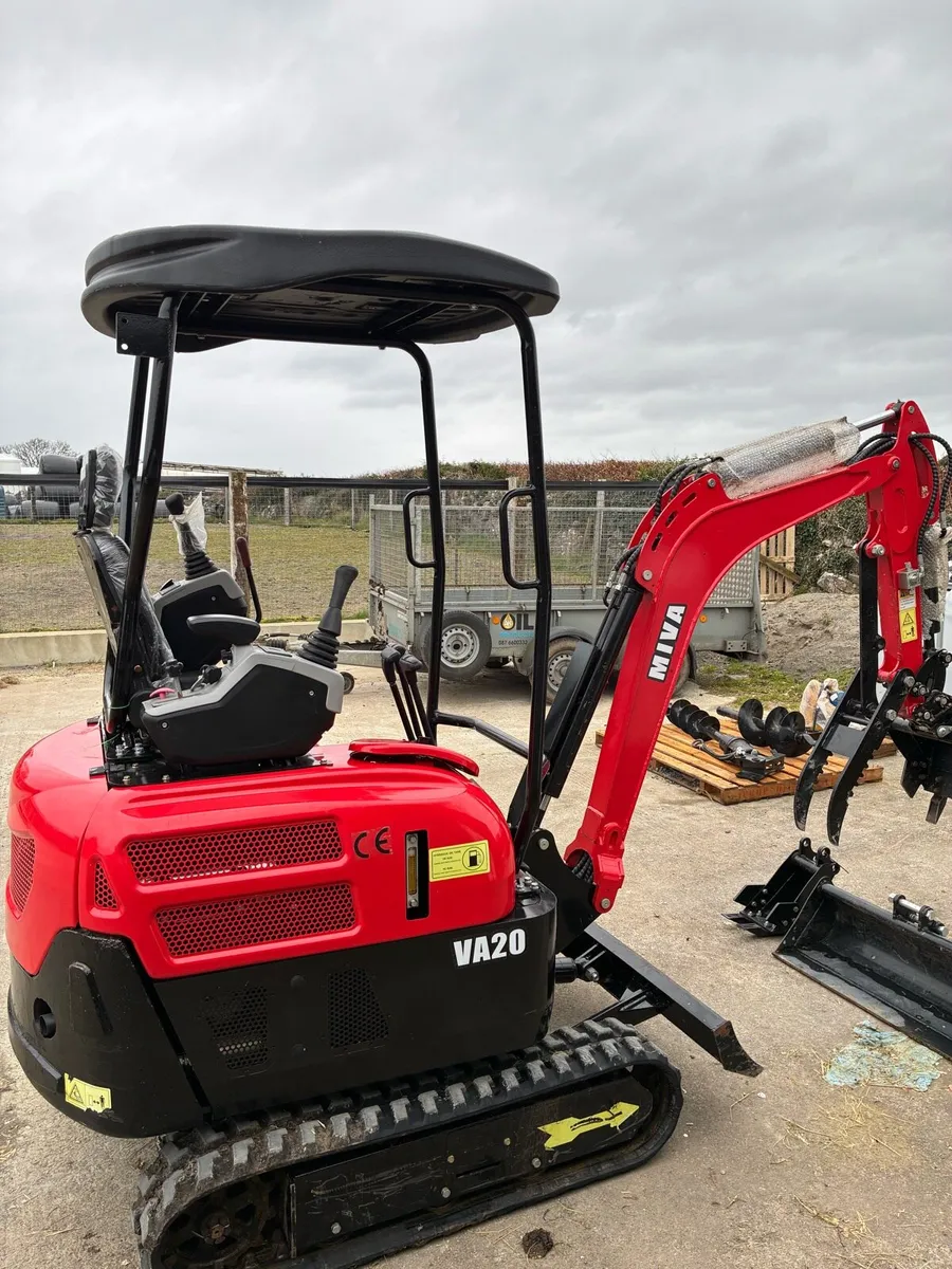 2 ton mini digger - Image 1