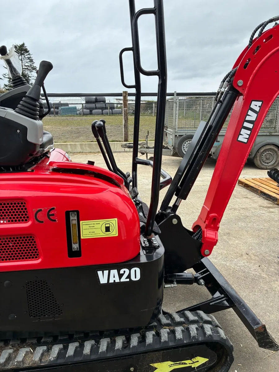 2 ton mini digger - Image 3