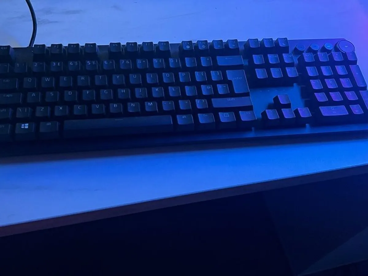 Razer huntsman v2 optical gaming keyboard - Image 2