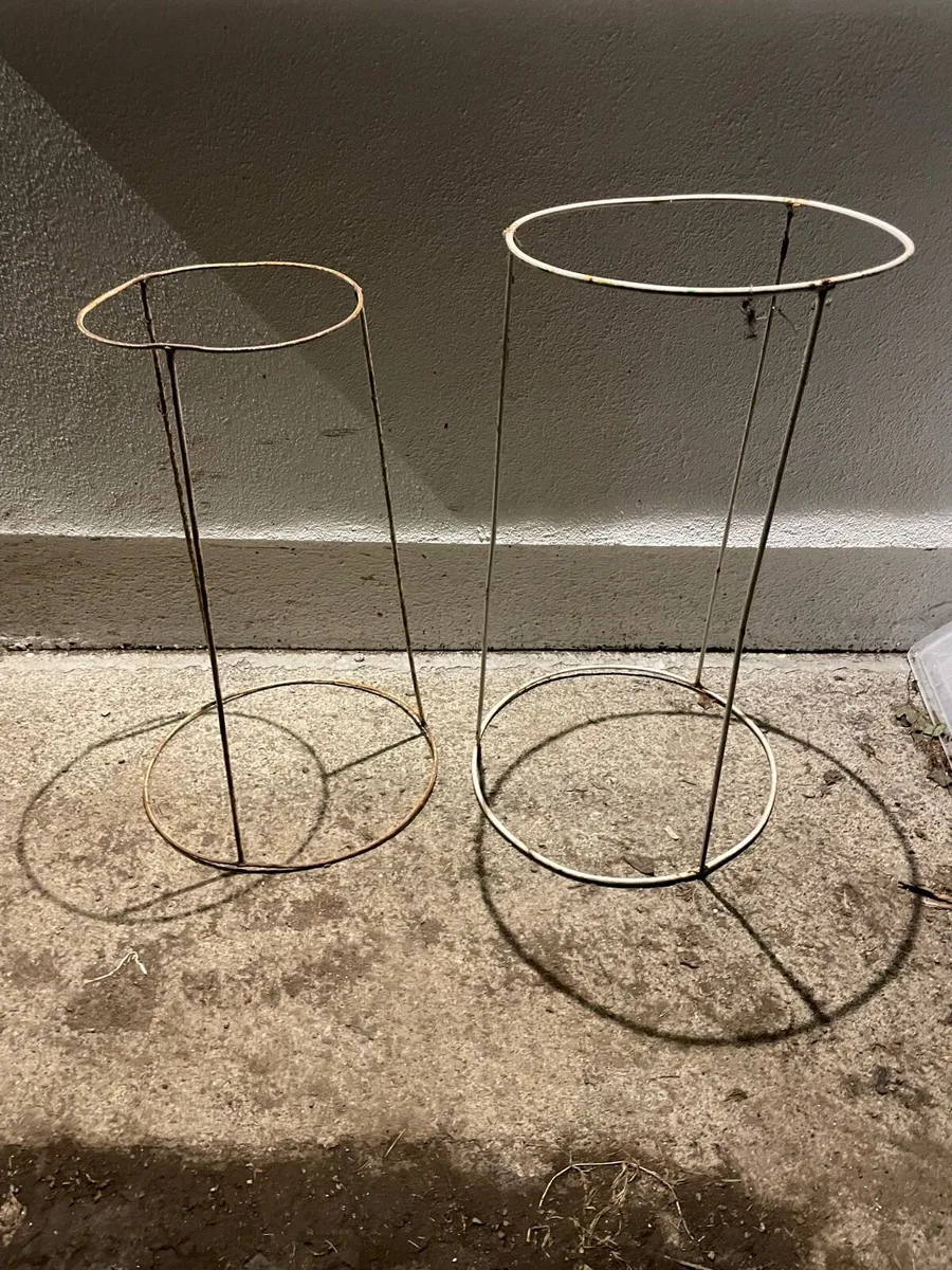 2 metal bin frames - Image 3