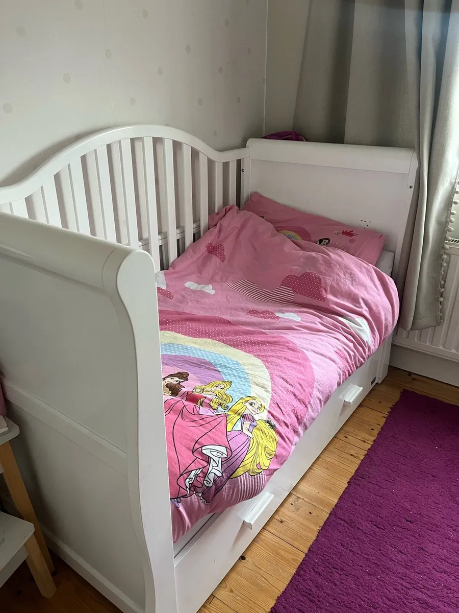Baby cot & drawers - Image 3