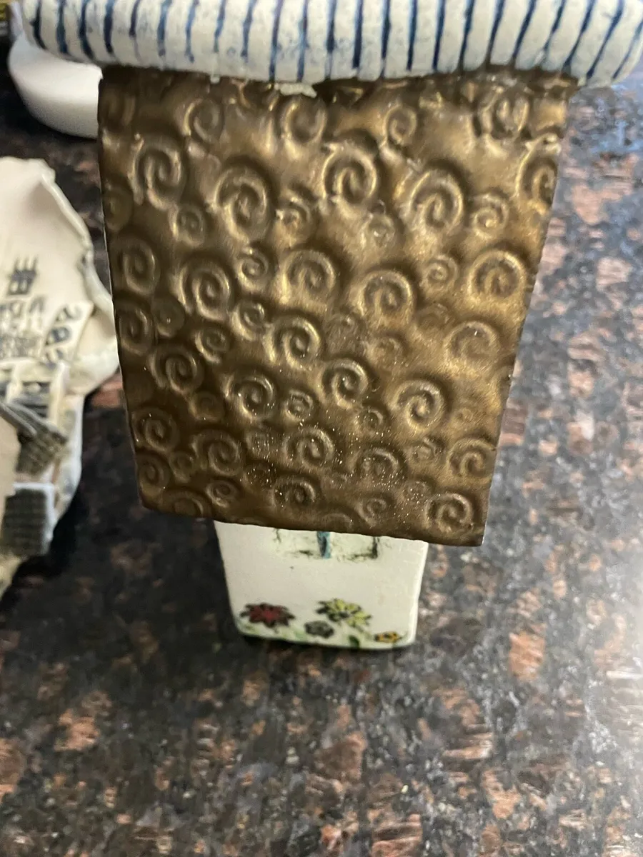 Bizarro ceramics house - Image 2