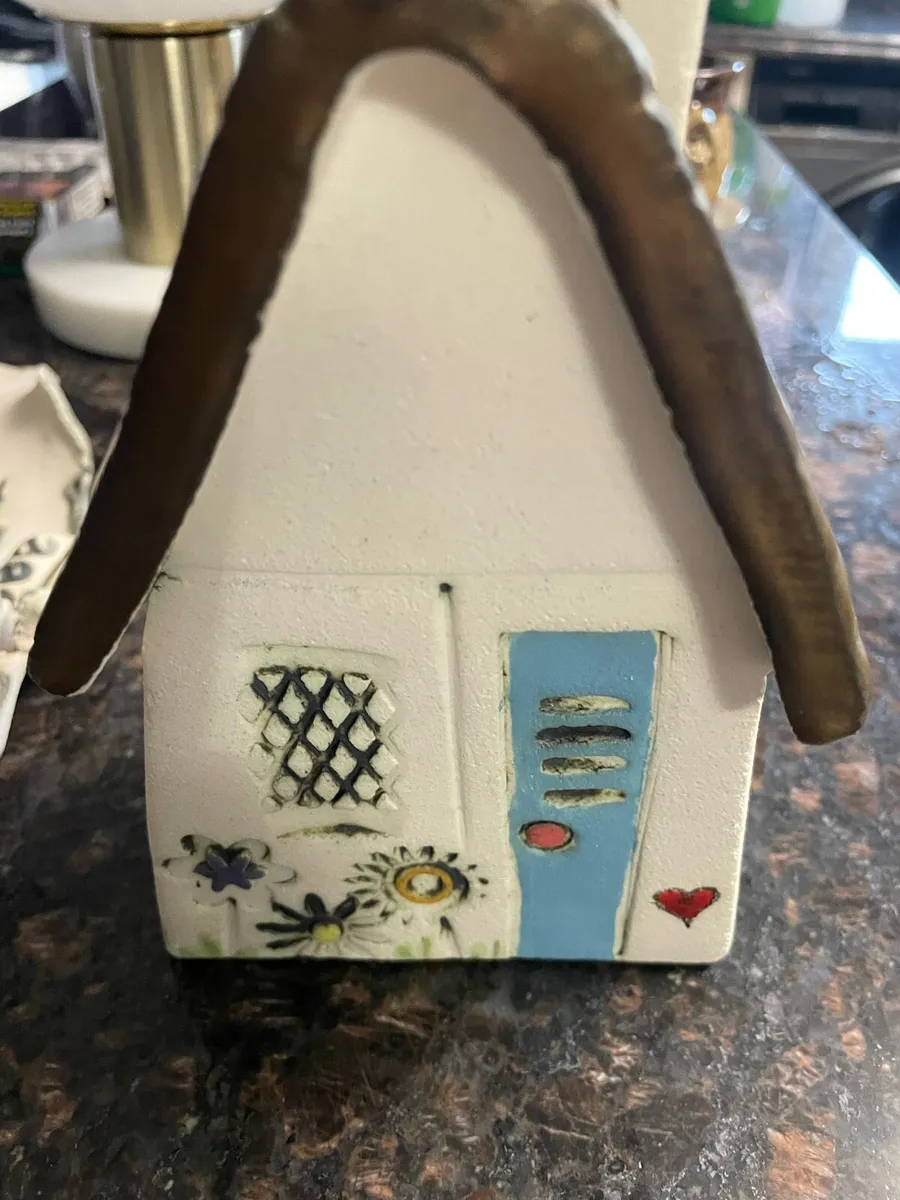 Bizarro ceramics house - Image 4